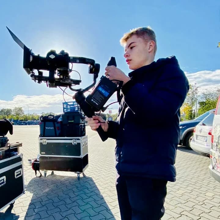 Jonas bei einem Dreh, Kamera auf dem Gimbal